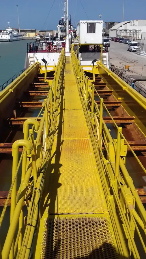 Dredger (Kazık çakma gemisi) satılık