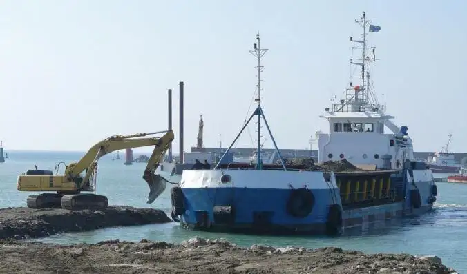 Dredger (Kazık çakma gemisi) satılık