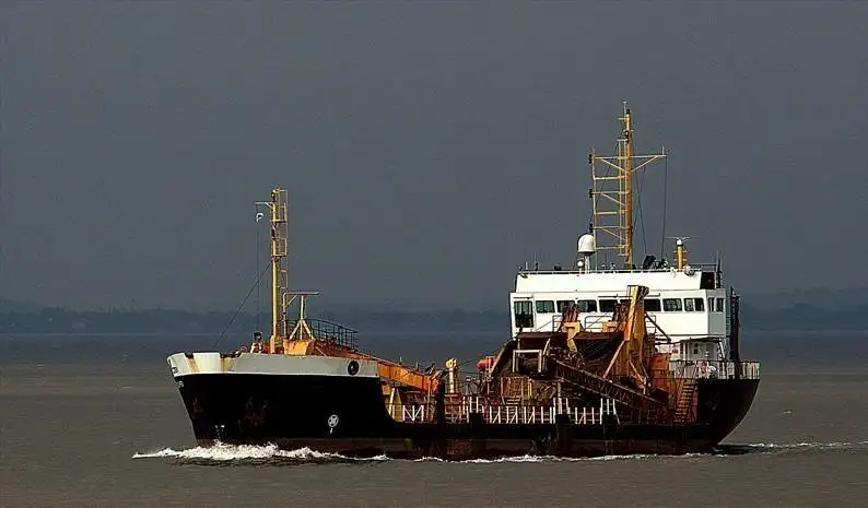 Dredger (Kazık çakma gemisi) satılık