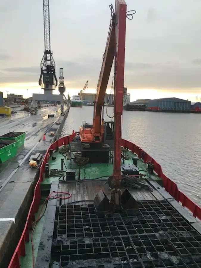 Dredger (Kazık çakma gemisi) satılık