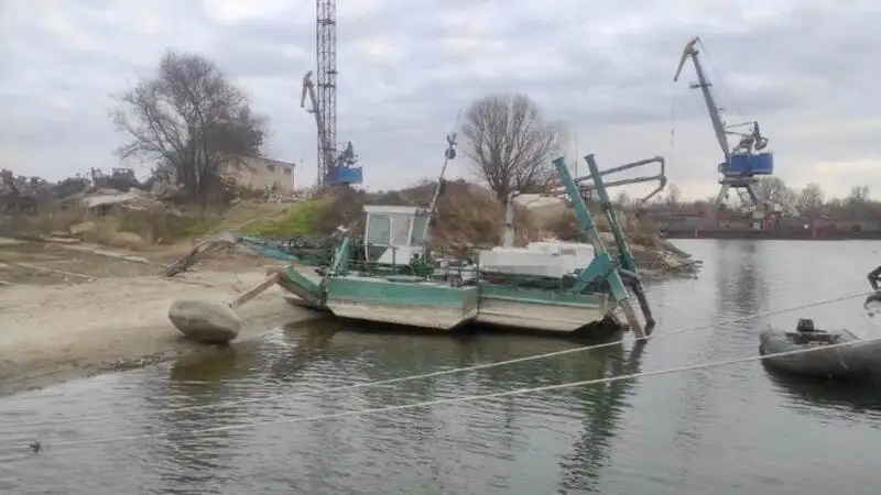 Dredger (Kazık çakma gemisi) satılık