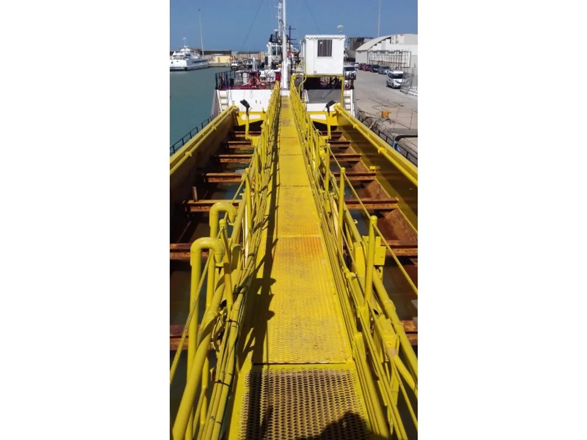 Dredger (Kazık çakma gemisi) satılık