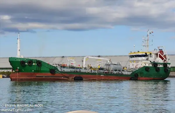 Oil/Chemical tanker for sale