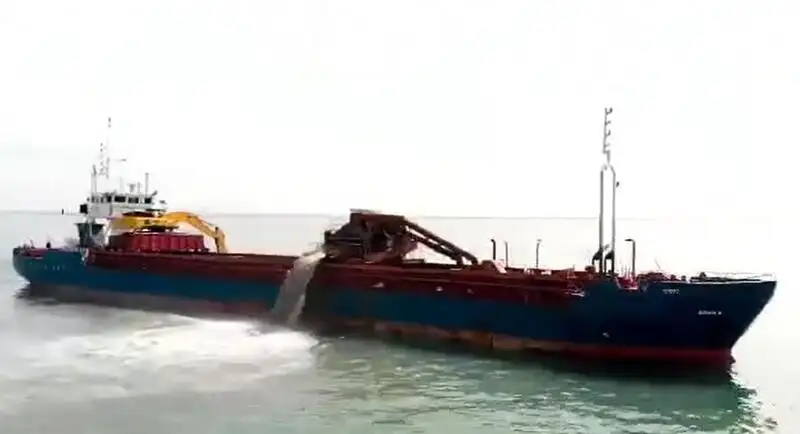 Dredger (Kazık çakma gemisi) satılık