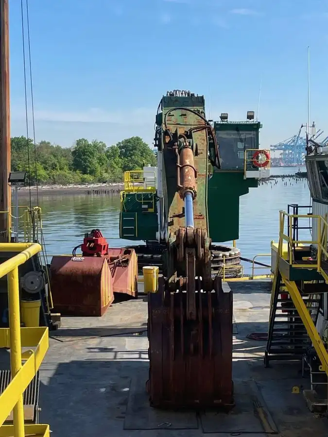 Dredger (Kazık çakma gemisi) satılık