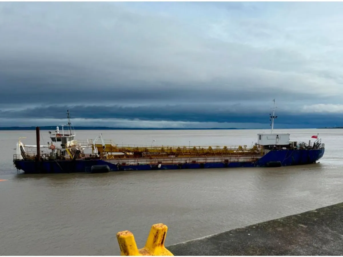 Dredger (Kazık çakma gemisi) satılık
