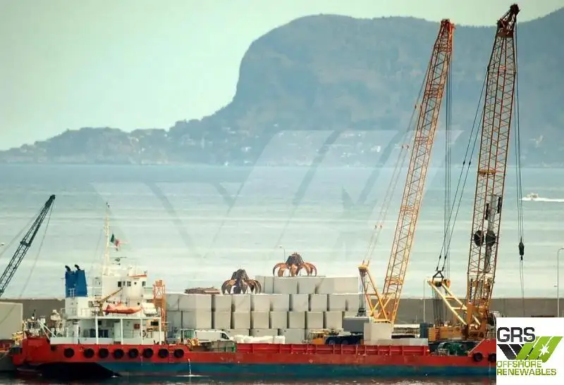 Dredger (Kazık çakma gemisi) satılık