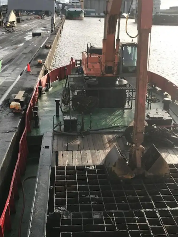 Dredger (Kazık çakma gemisi) satılık