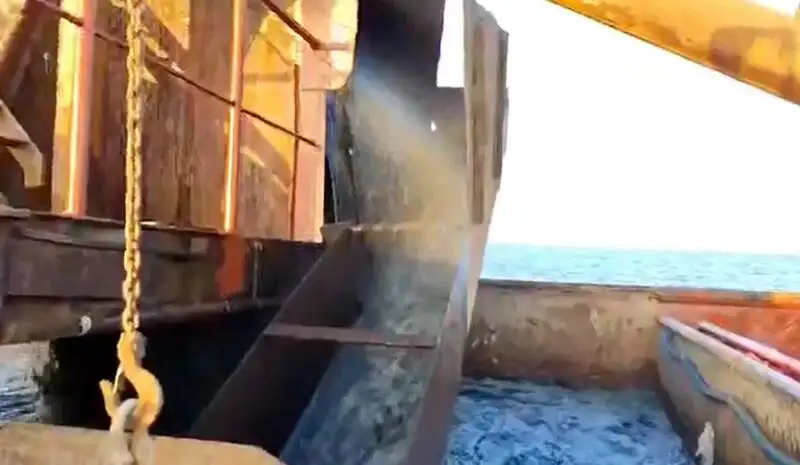 Dredger (Kazık çakma gemisi) satılık