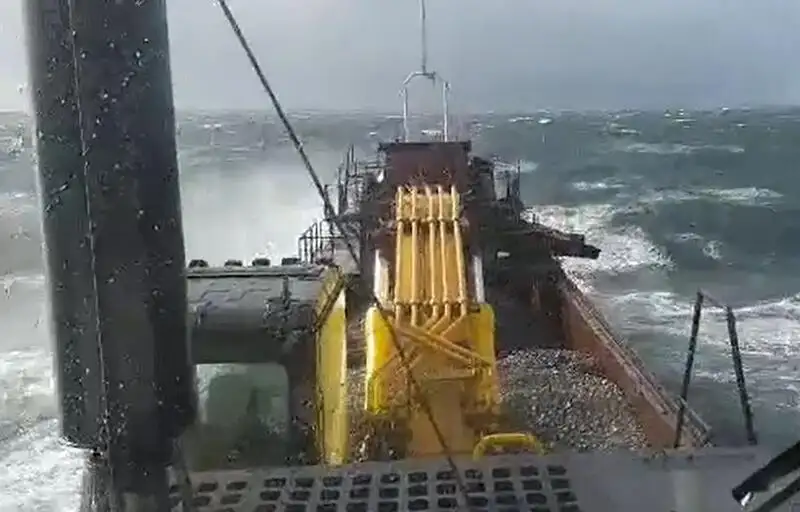 Dredger (Kazık çakma gemisi) satılık
