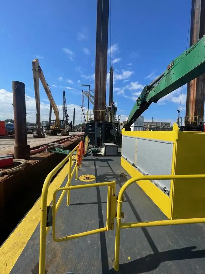 Dredger (Kazık çakma gemisi) satılık