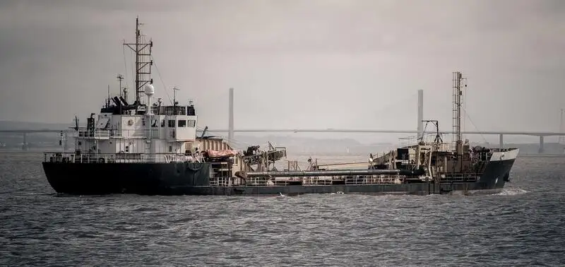 Dredger (Kazık çakma gemisi) satılık