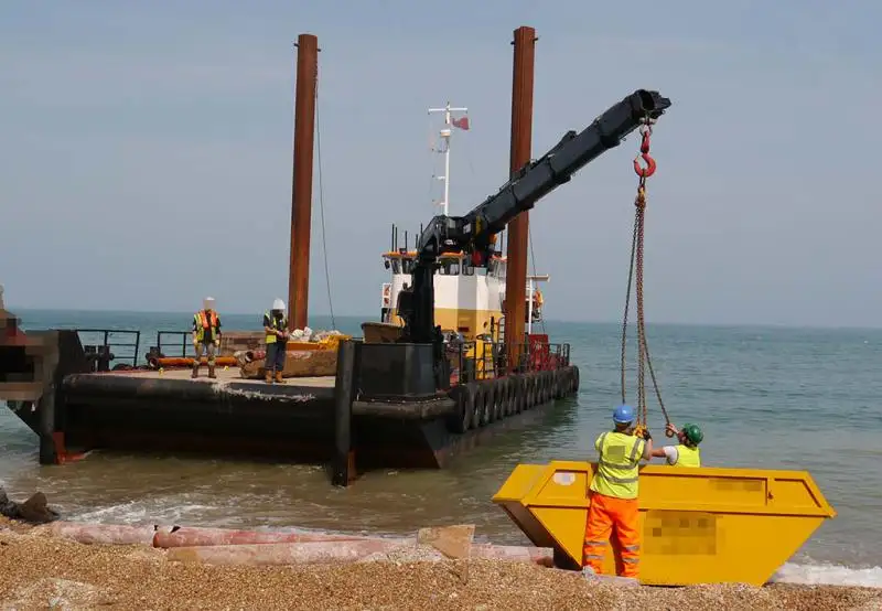 Dredger (Kazık çakma gemisi) satılık