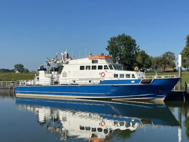 Devriye botu satılık