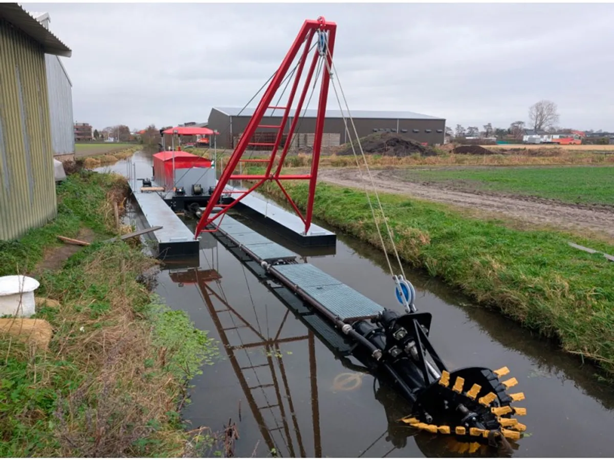 Dredger (Kazık çakma gemisi) satılık