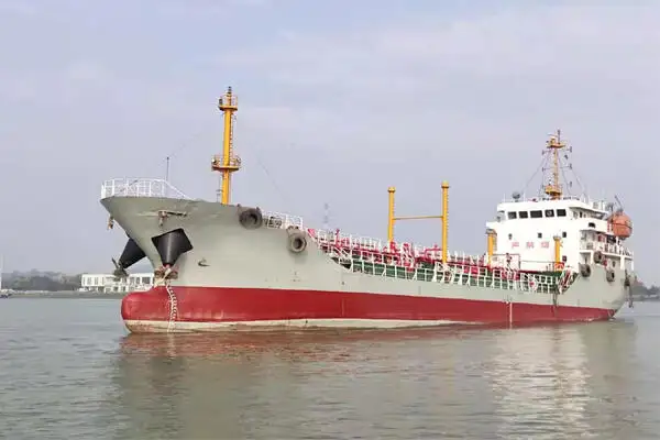 Petrol tankeri, Kimyasal tanker satılık